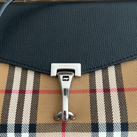 Burberry small cross body bag - Authentic - Picture 5 of 14